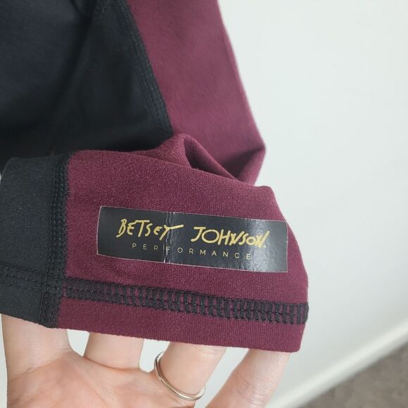Betsey Johnson Performance Black Maroon Gold Accent Leggings Medium - Picture 3 of 7